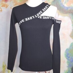 NWOT Simmly Love on my Sleeve Long Sleeved Cutout top